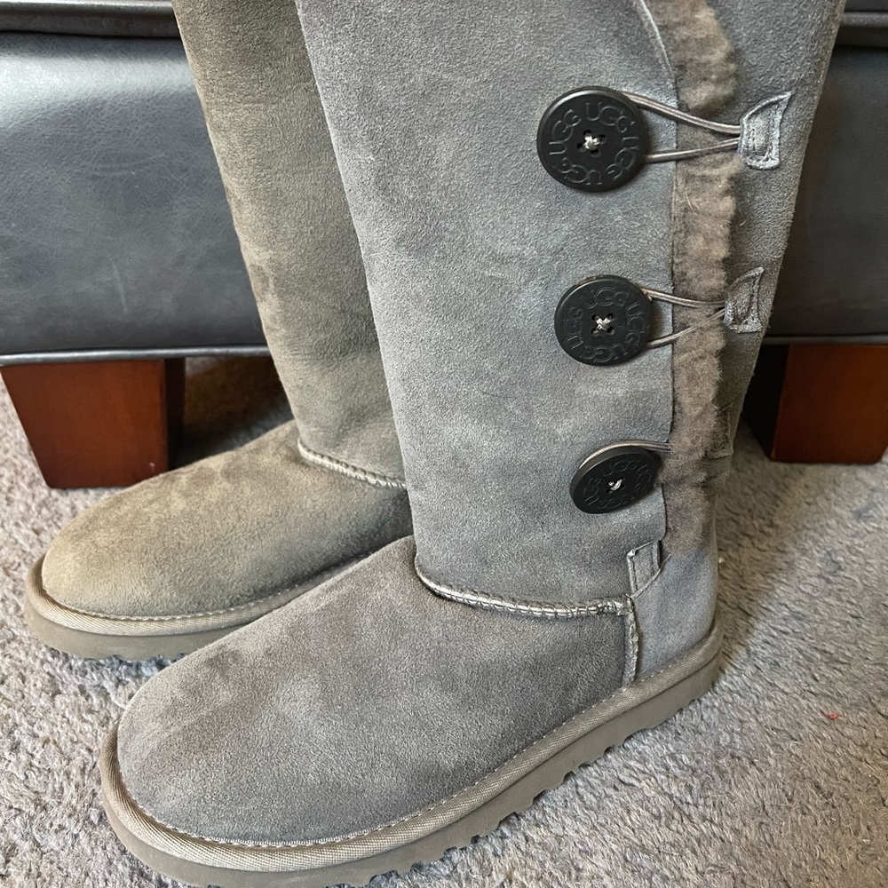 NEW UGGS Womens tall grey boots. Display in shop one boot faded more than other.